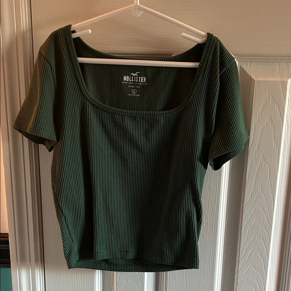 Hollister Women's Dark Green Ribbed Crop Top